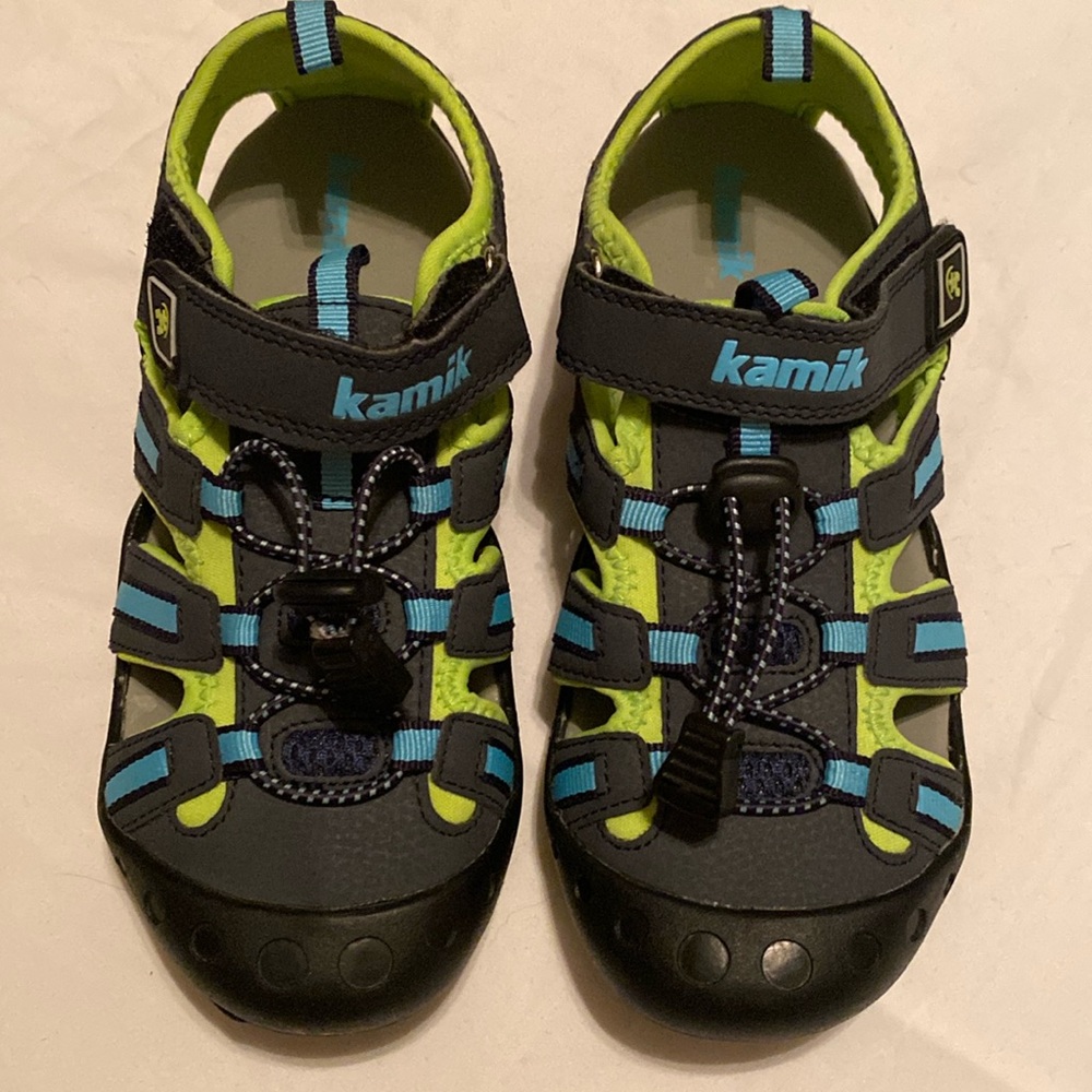 NWOT Boys Kamik crab sandals.  Size 3  Never worn